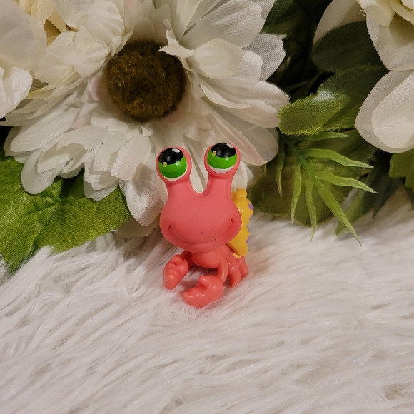 Littlest Pet Shop Authentic LPS #62 Red Hermit Crab Green Eyes Hasbro - Picture 2 of 12